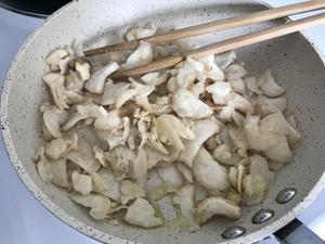饭扫光的～油浸杏鲍菇的做法 步骤5