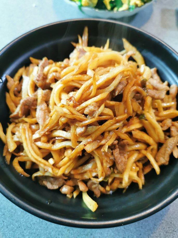 夏味：肉丝炒茭白