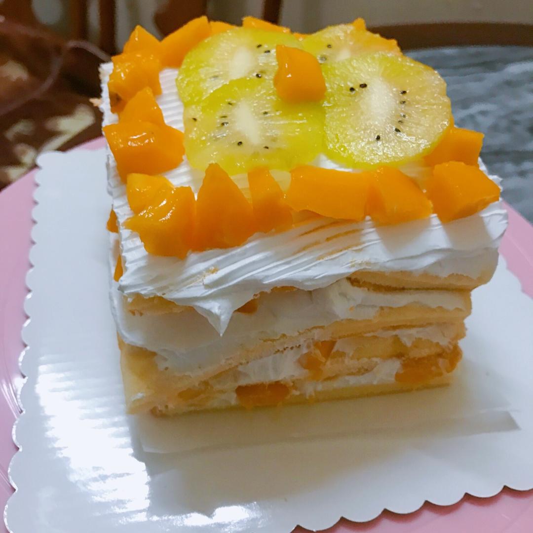 天烊呀做的方形水果夹层蛋糕