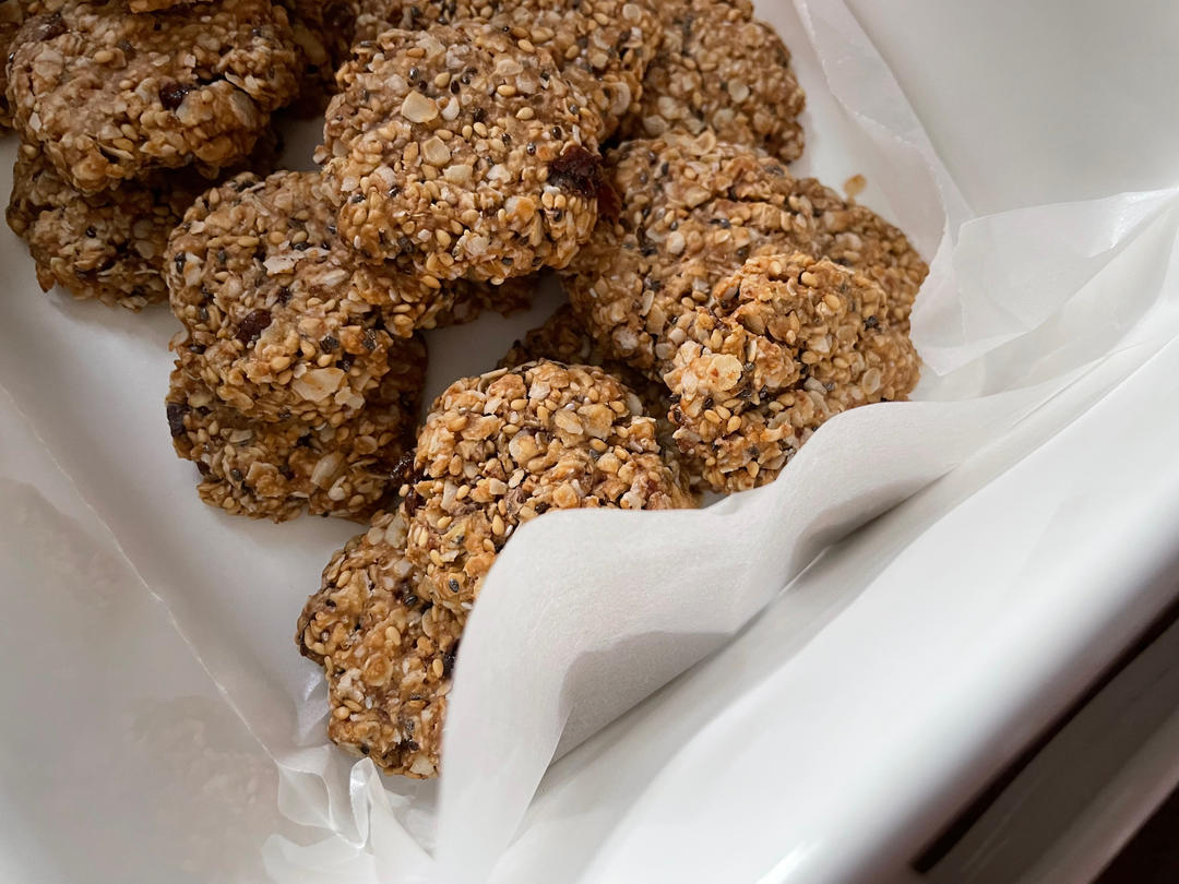 素食:有机燕麦芝麻大饼干