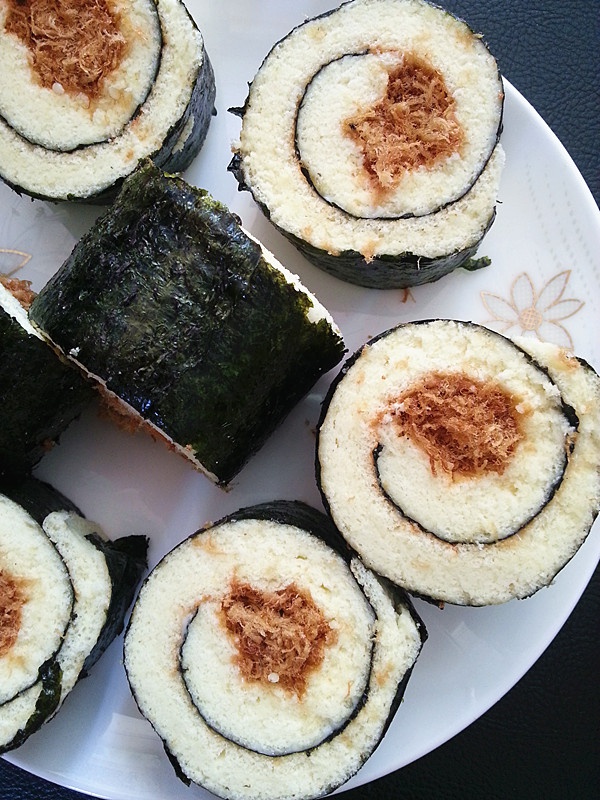 涵式生活做的【蛋糕卷寿司】海苔肉松蛋卷