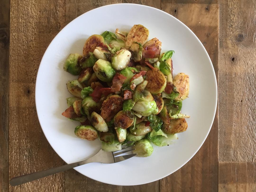 培根干煸小包菜 (孢子甘蓝 | Brussel Sprouts)