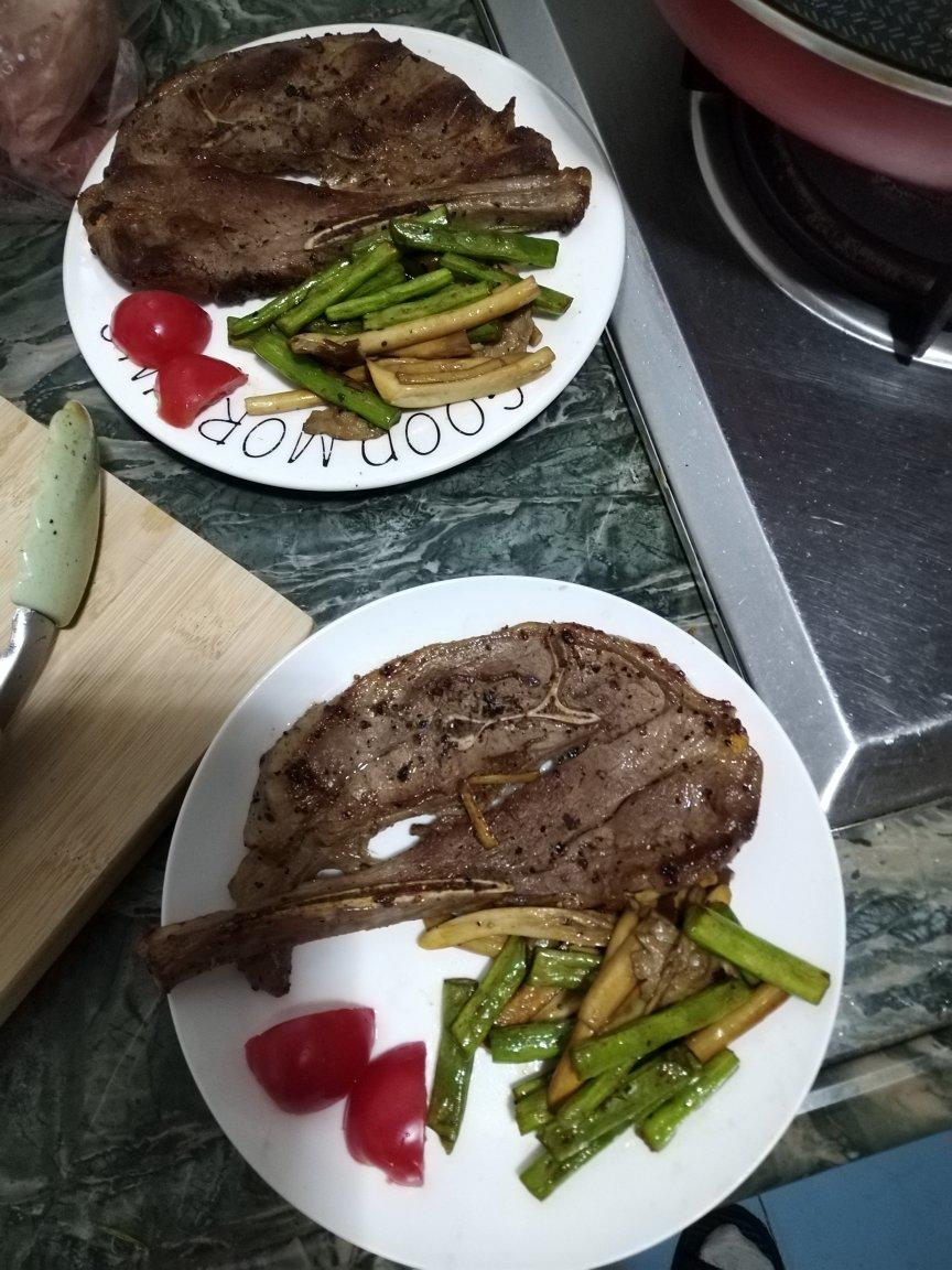 迷迭香煎法式羊肩排