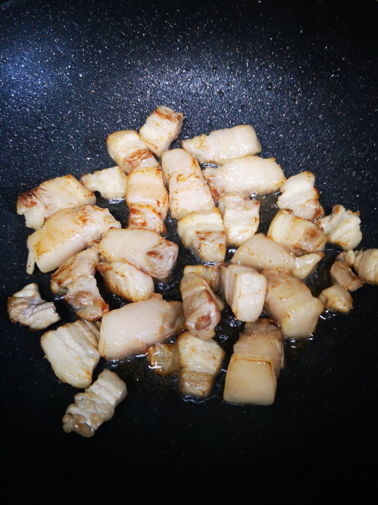 红烧肉腐竹焖鹌鹑蛋的做法 步骤4