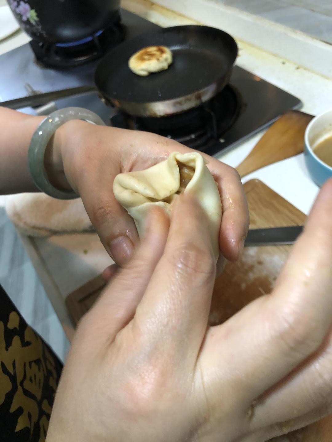 皮酥馅香比外面买的好吃的大肉馅饼的做法 步骤10