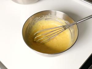 咸蛋黄古早味蛋糕（超好吃的咸蛋黄系列）的做法 步骤9