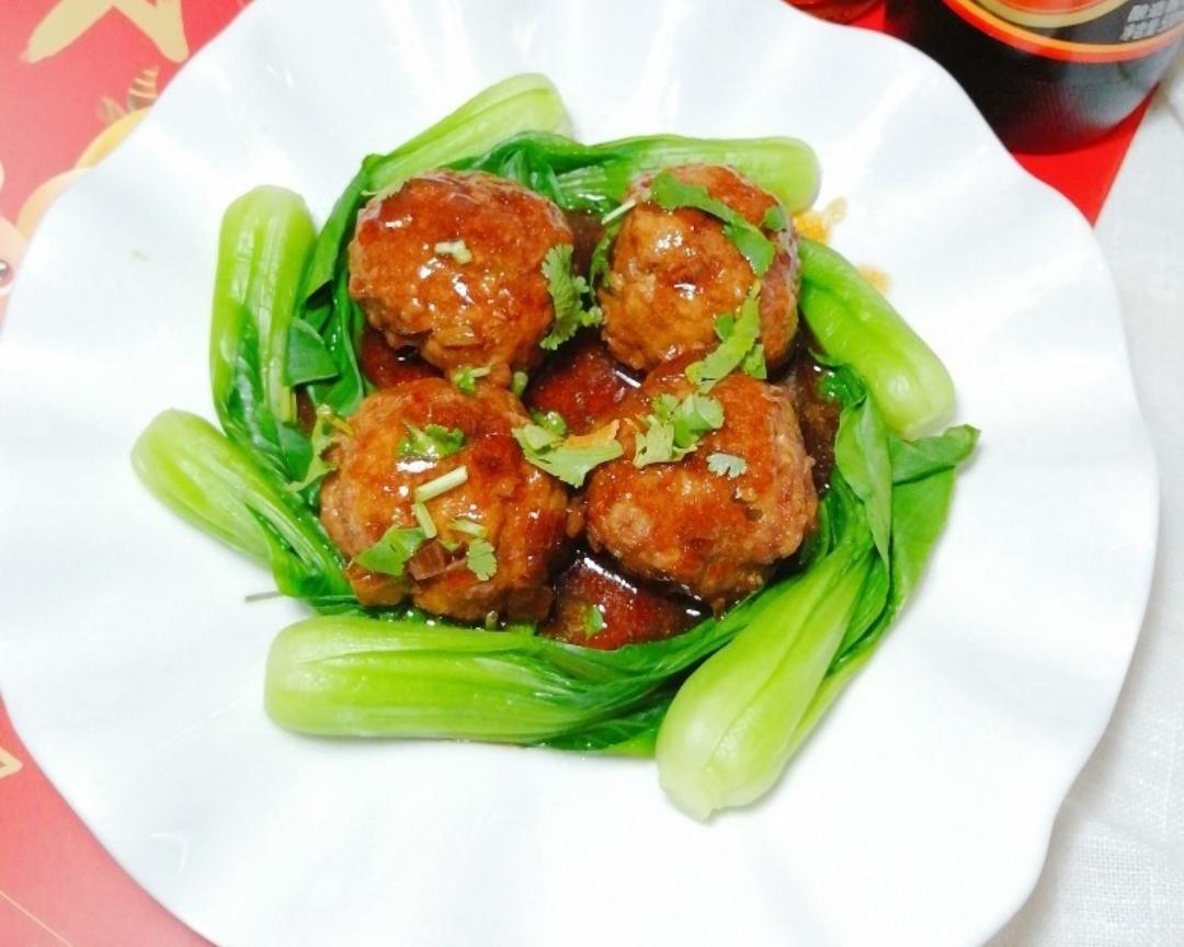 好吃的红烧狮子头|马克西姆不粘锅的做法