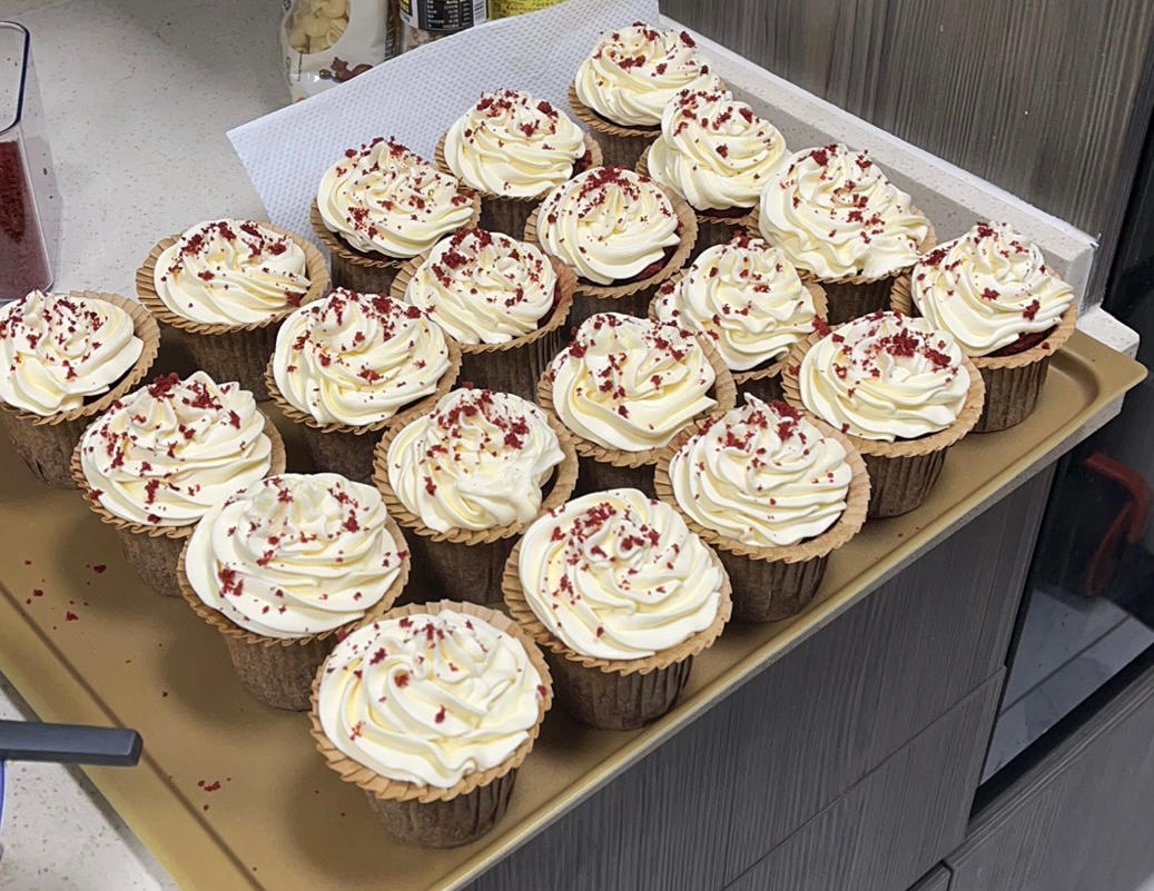 圣诞红丝绒杯子蛋糕