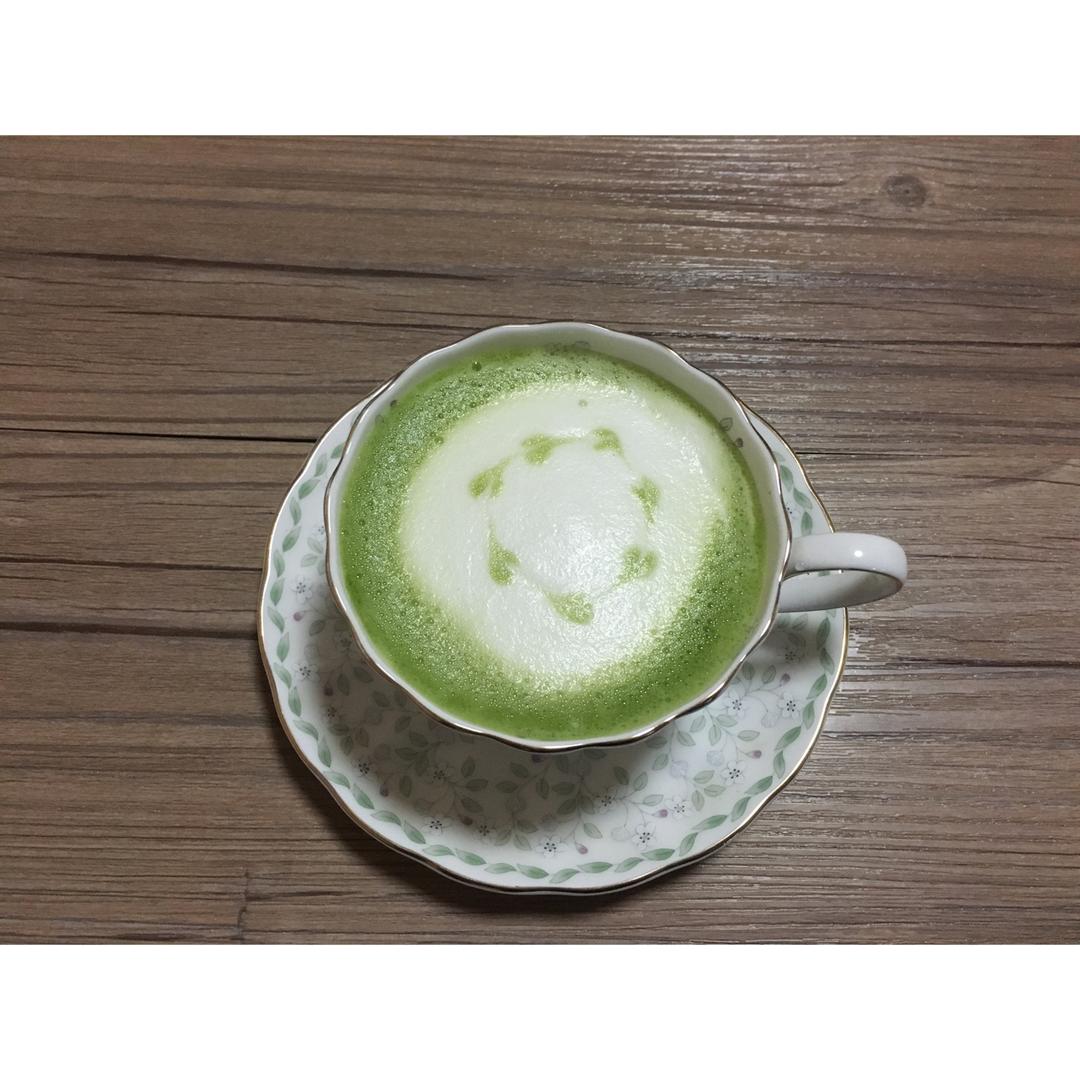 拉花抹茶拿铁
