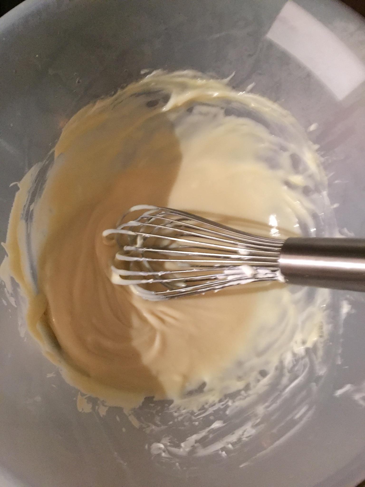 白巧轻乳酪蛋糕，youtube热门，不算成功版本的做法 步骤6
