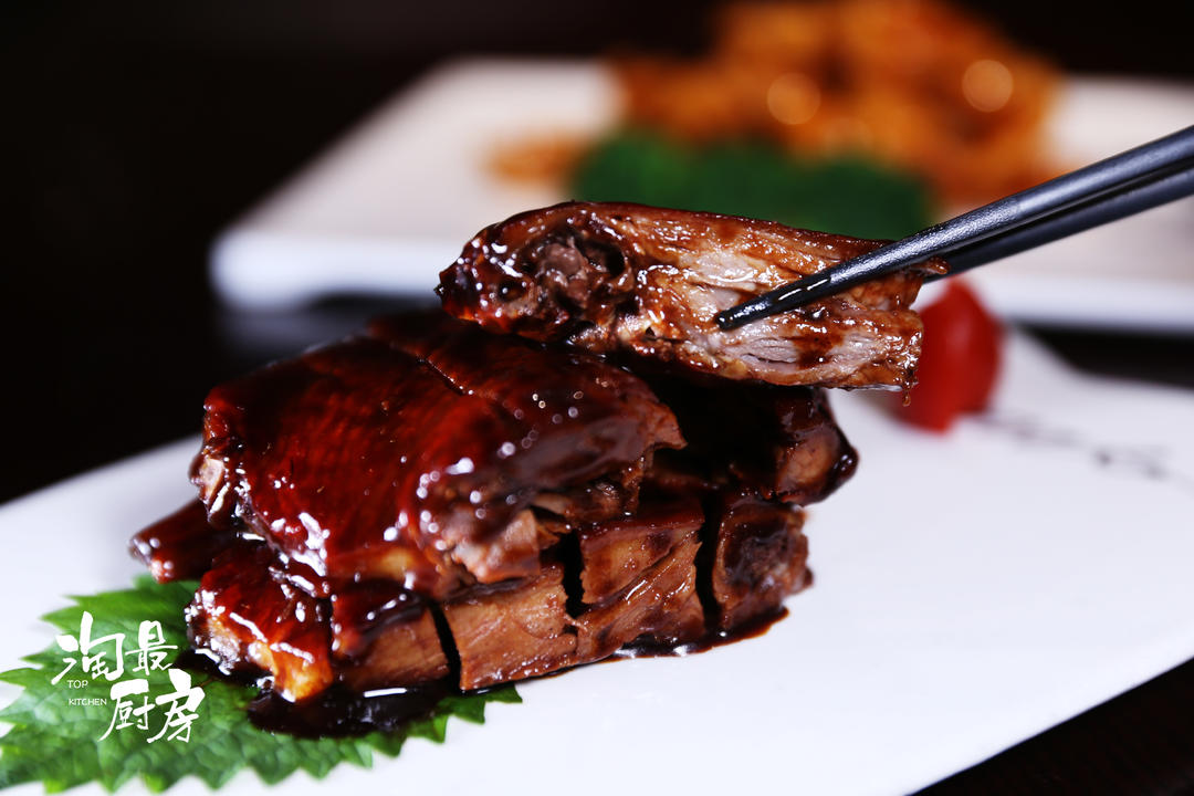 【老上海五香酱鸭】本帮百年老店献出的这份酱鸭新配方，色泽红亮味香浓，只想私藏