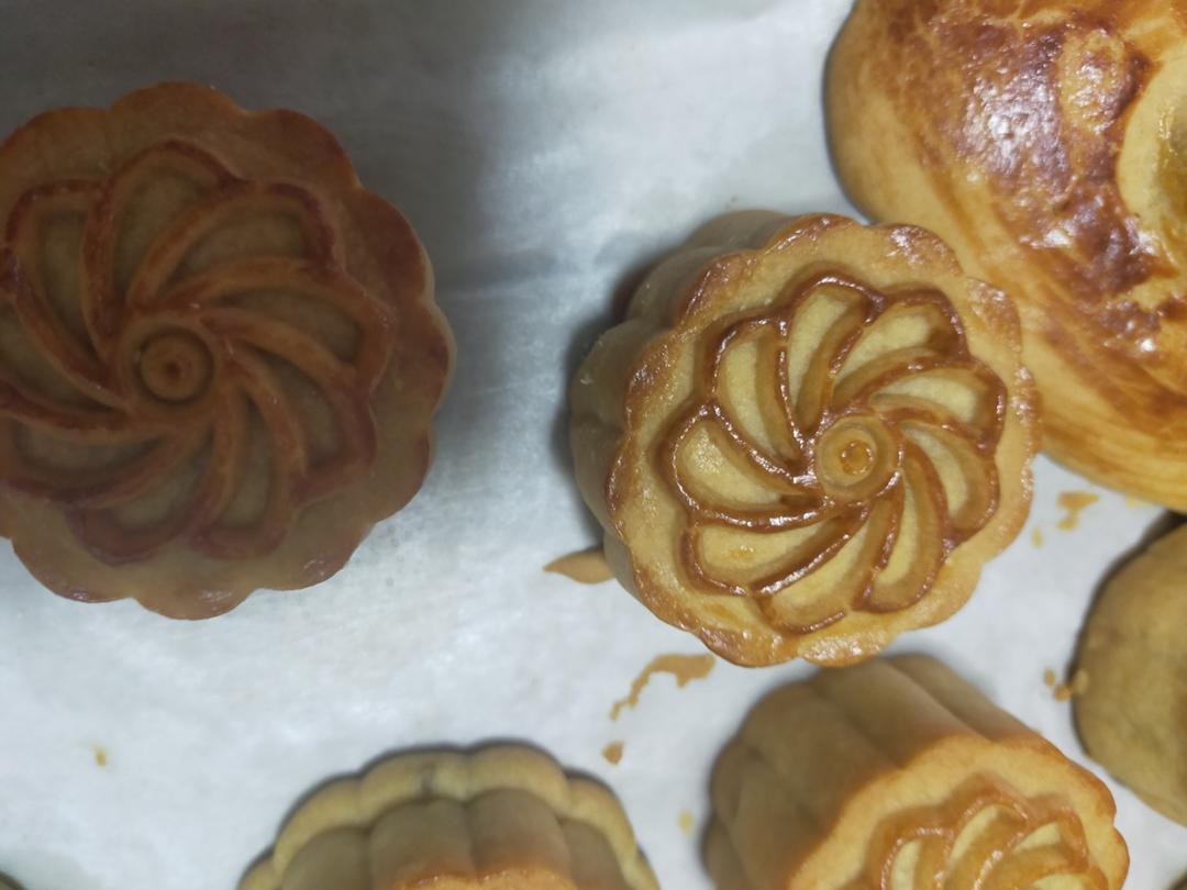 广式月饼—蛋黄莲蓉月饼