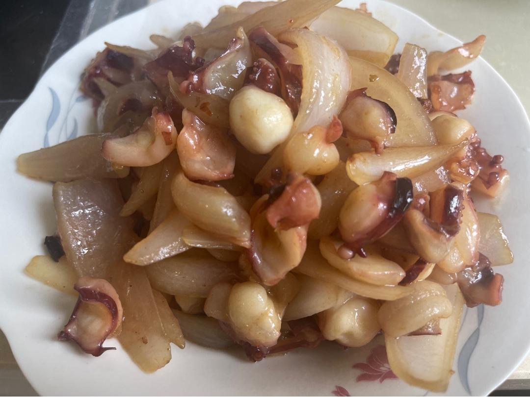 洋葱酱爆鱿鱼须