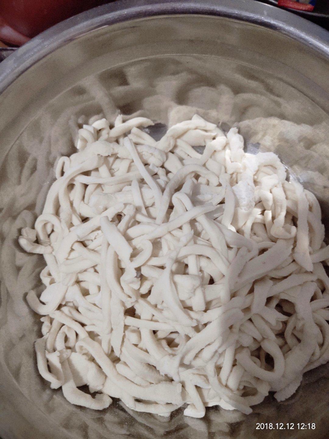 快手纯手工擀面条
