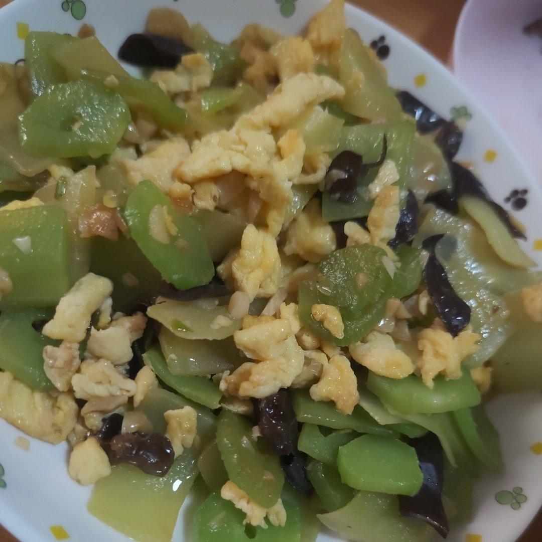莴笋木耳炒鸡蛋