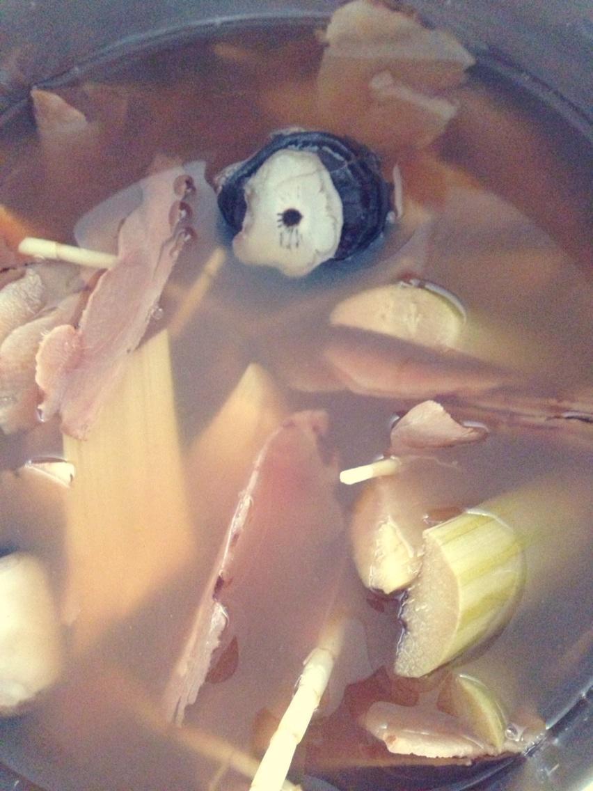 土茯苓茅根竹蔗水