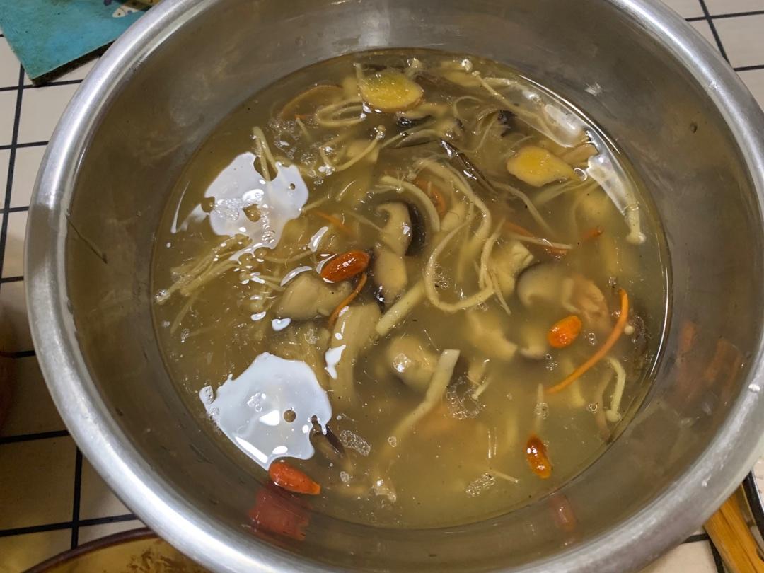 鲜到起飞的菌菇汤！不好喝不要钱！