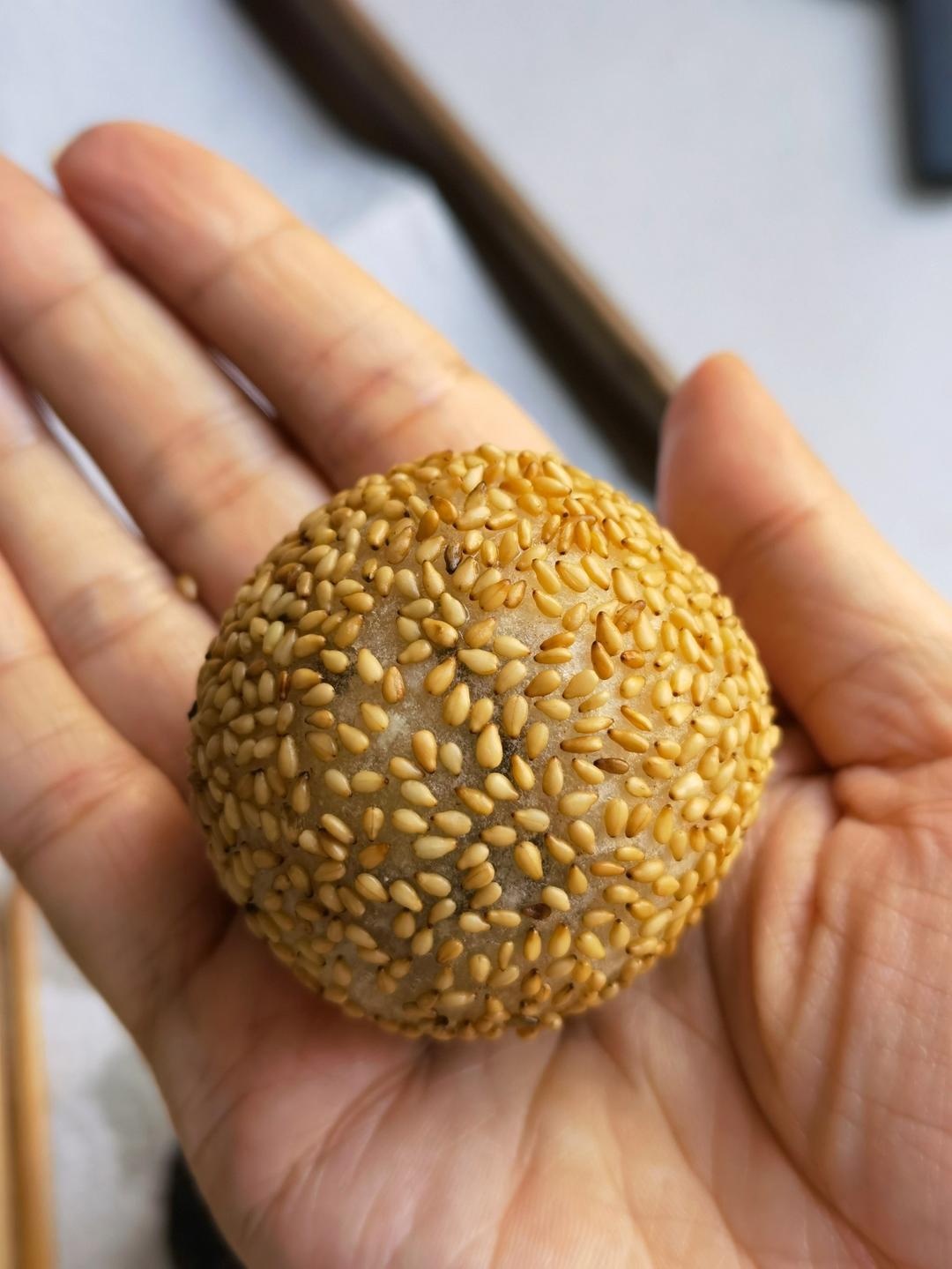 煎堆、麻团的制作方法，关键是油炸的过程，酥脆、酥软你说了算