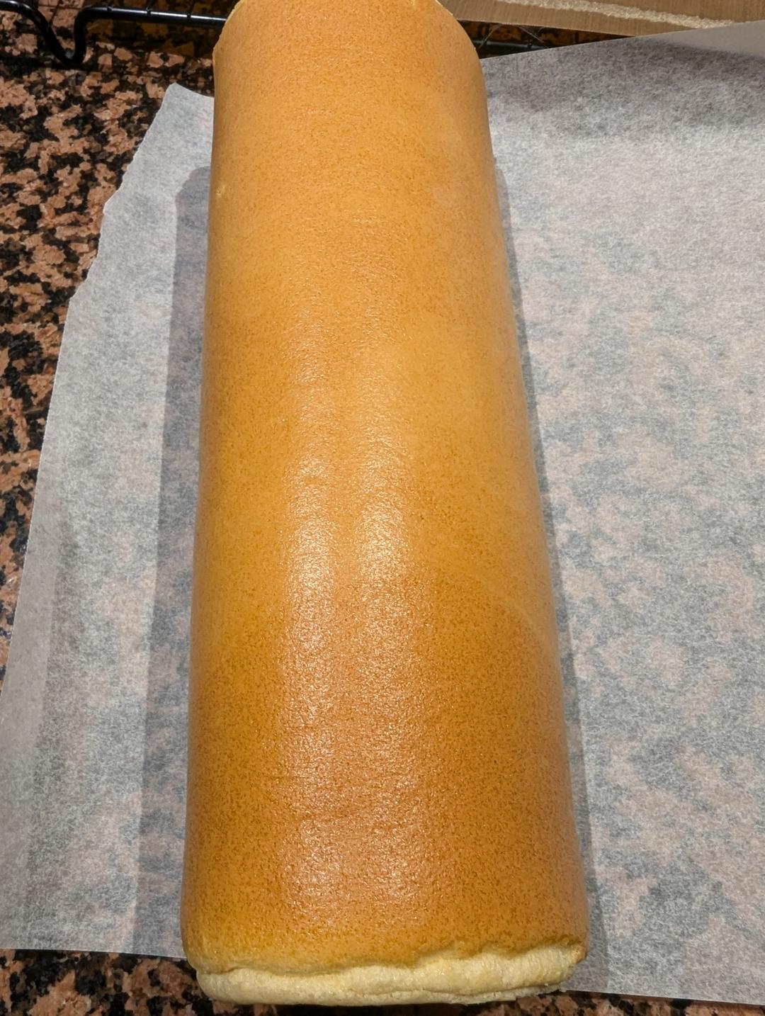 超详细的瑞士卷奶油蛋糕卷原味蛋糕卷的制作方法 饱满不掉皮不开裂（附模具换算方法）