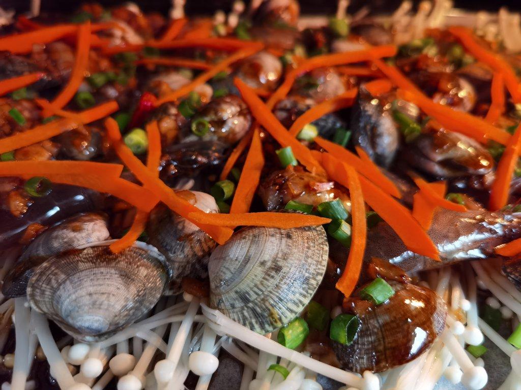 蒜蓉粉丝金针菇烤虾烤海鲜