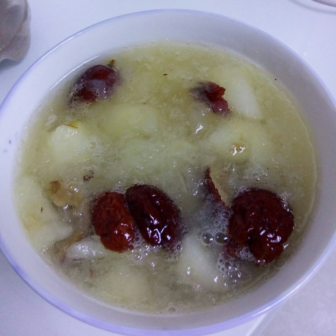 银耳冰糖炖雪梨