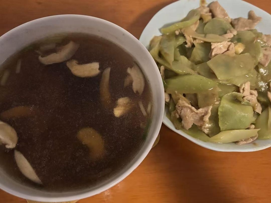 “鲜香美味，低脂可口”－香菇鸡丝汤