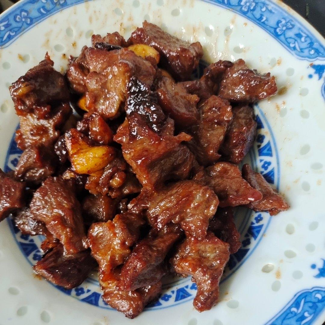 好吃到舔盘的蒜香黑椒牛肉粒