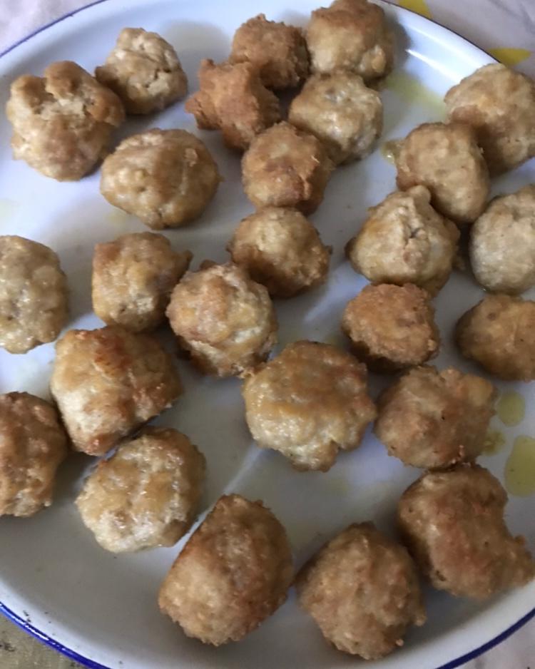 香炸豆腐肉丸子