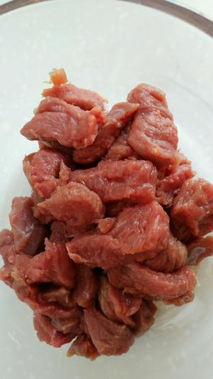 青豆嫩牛肉的做法 步骤3