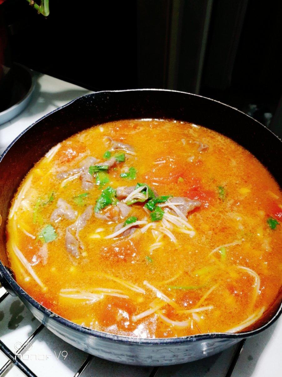 【金针菇番茄肥牛锅】