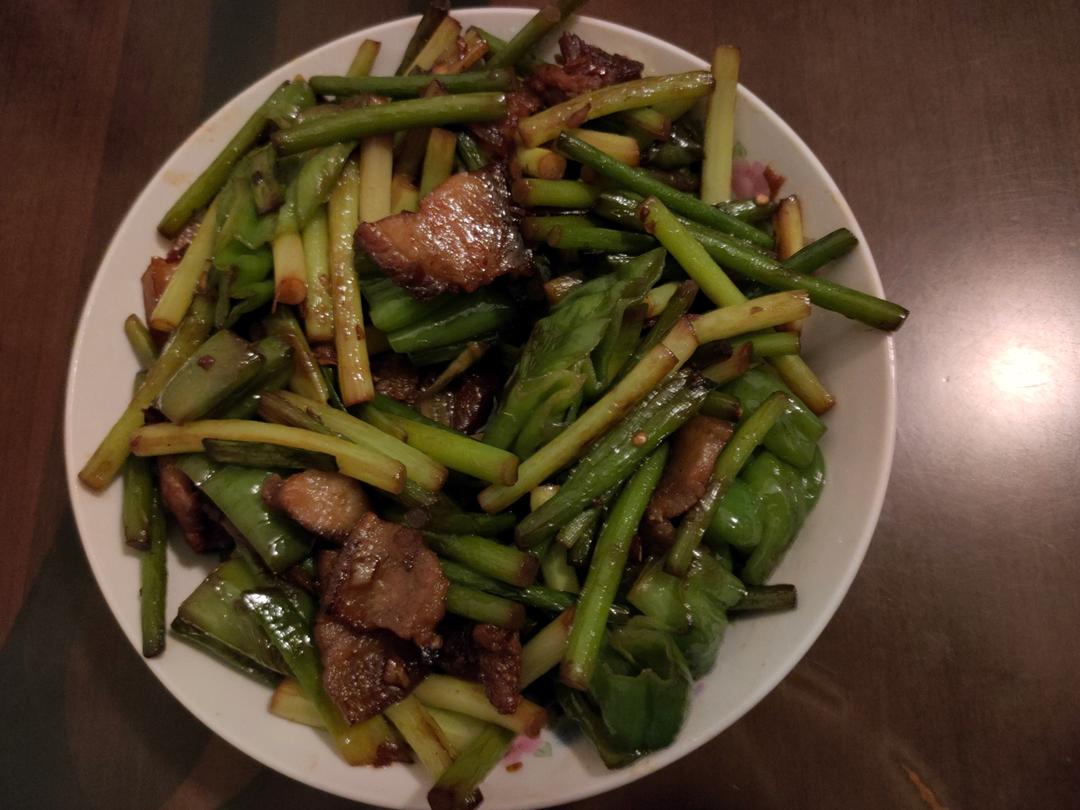五花肉炒蒜苔 / 蒜薹炒肉