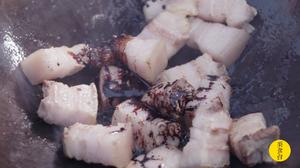 笋干菜烧肉：干菜烧肉好吃的关键，是隔水蒸！的做法 步骤2
