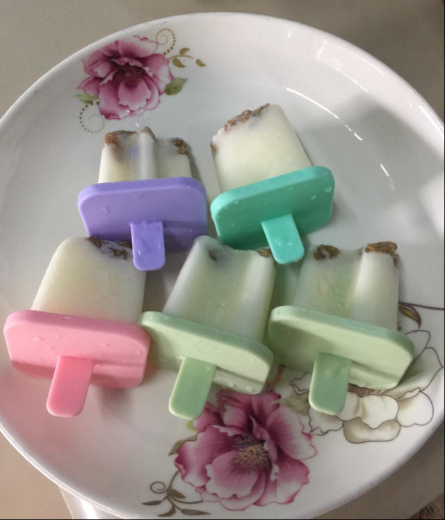 红心火龙果酸奶冰棍