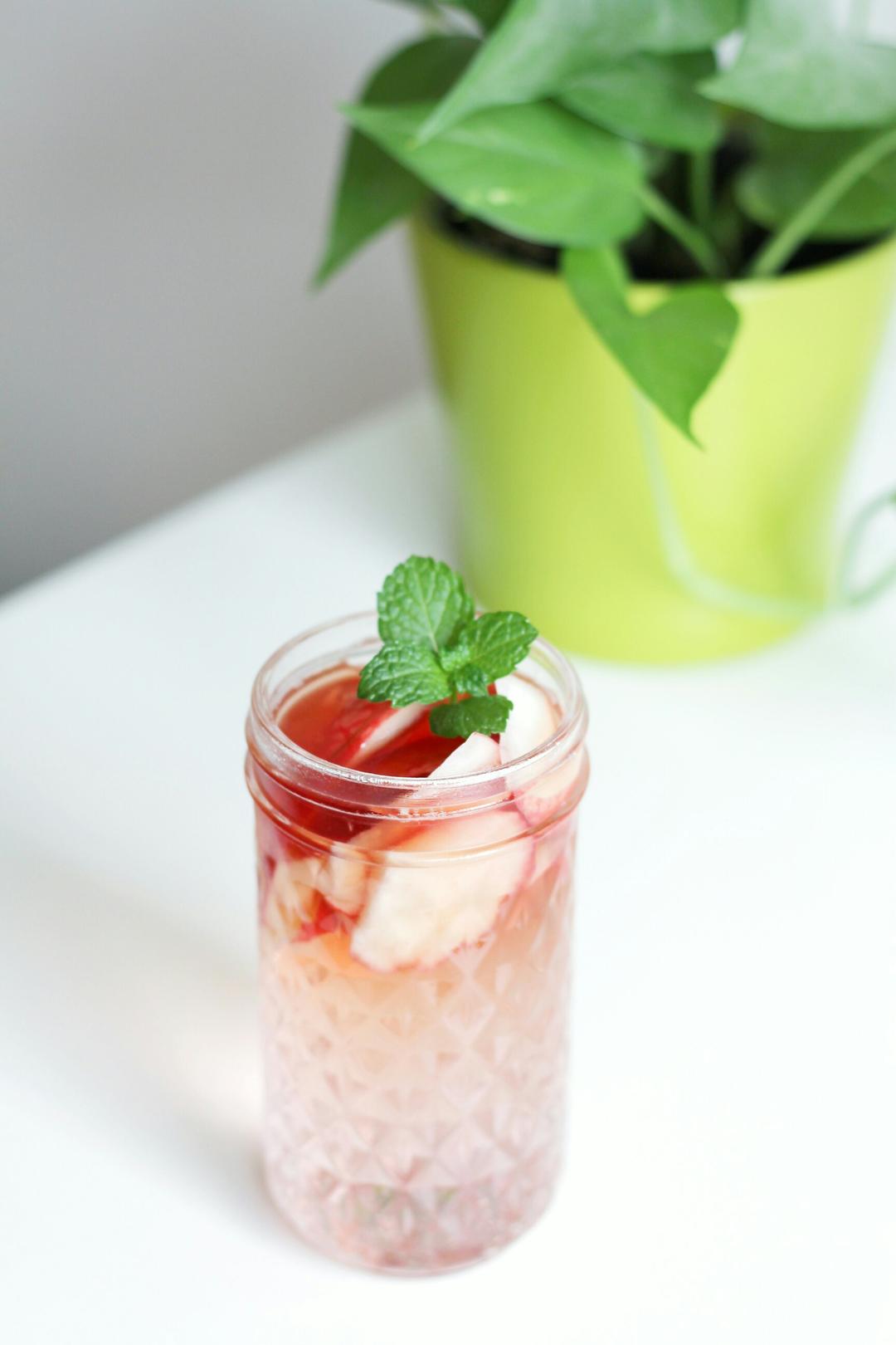 海小绵做的如何get一杯少女心满满的粉红色夏日特饮蜜桃气泡水