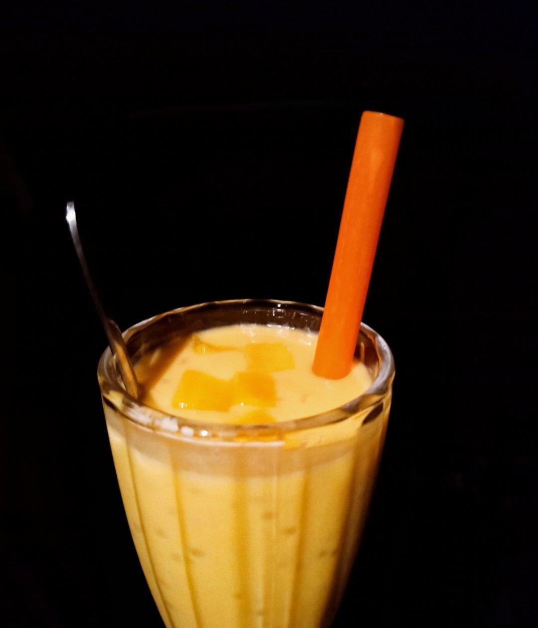 草莓椰奶西米露