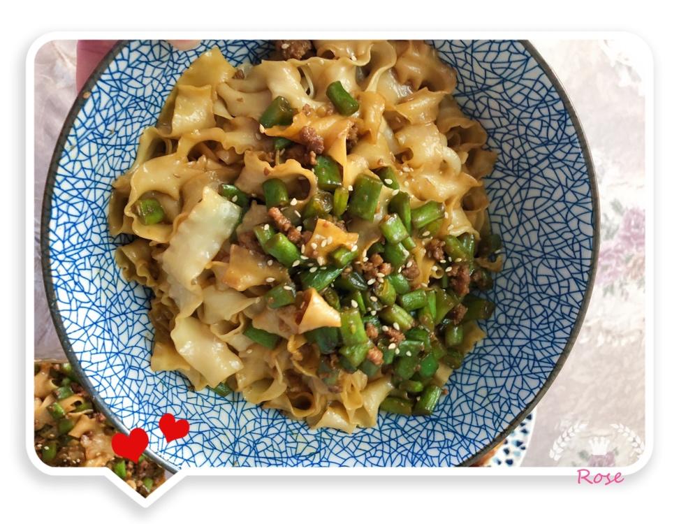 肉沫豆角刀削面的做法