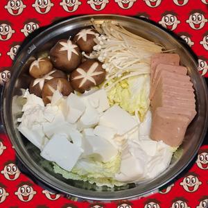 韩国五花肉泡菜锅(吃得汤都不剩)的做法 步骤1