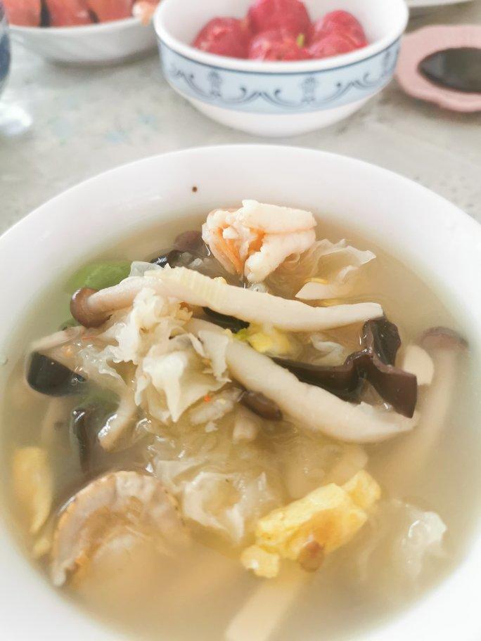 鲜味菌菇汤