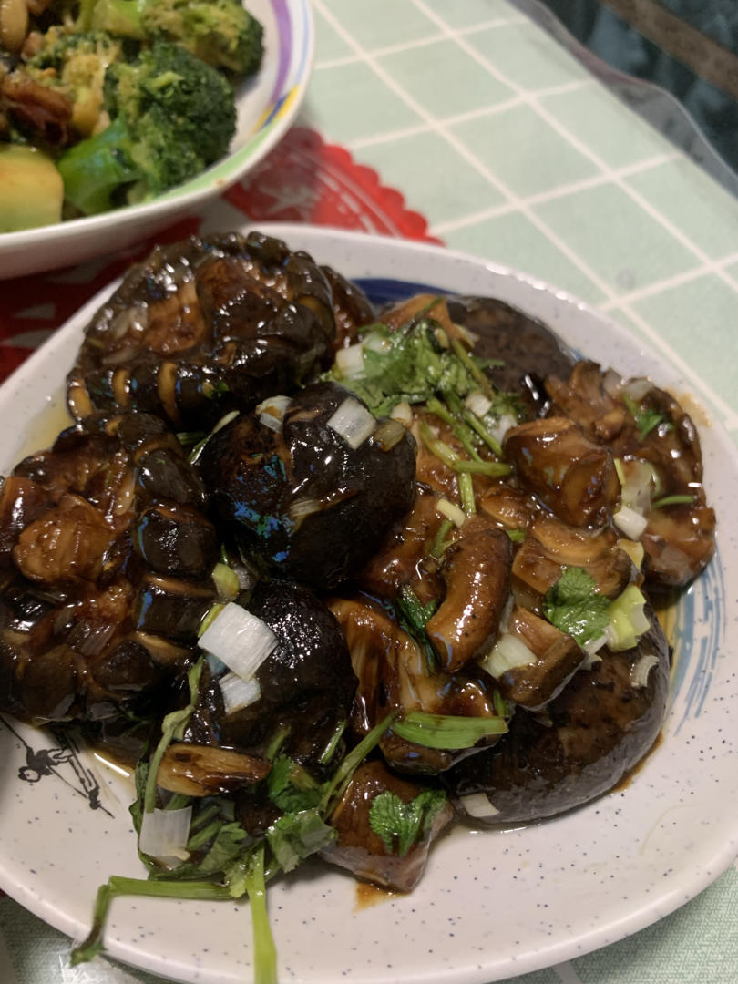 超级下饭的素鲍鱼～酱汁香菇，比肉还好吃