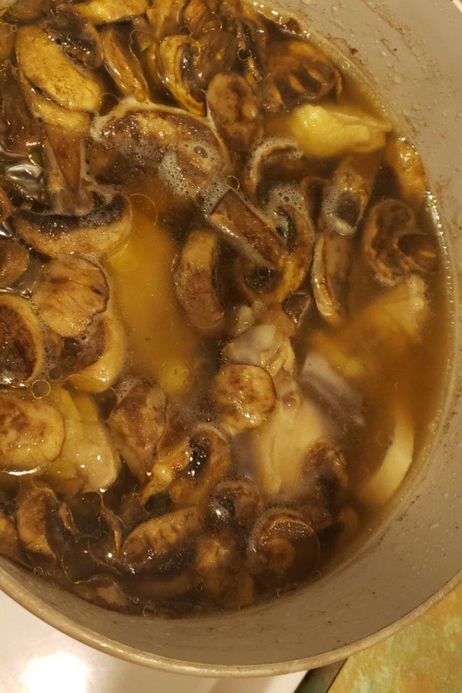 香菇炖鸡汤