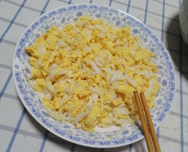 银鱼炒蛋的做法