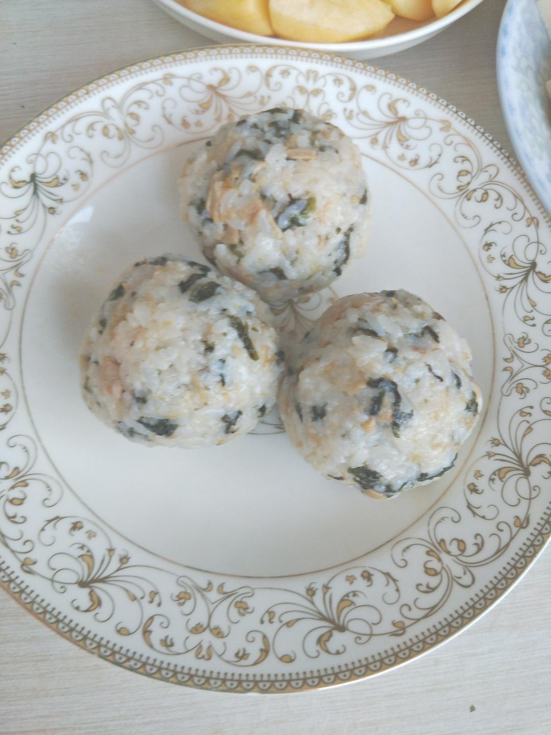 金枪鱼饭团