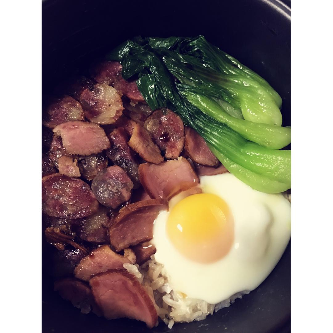 广式腊味煲仔饭