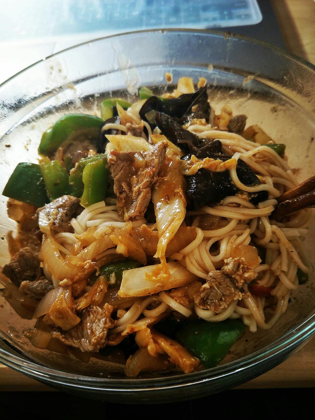 新疆过油肉拌面