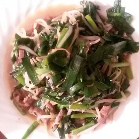 韭菜豆芽爆牛肉