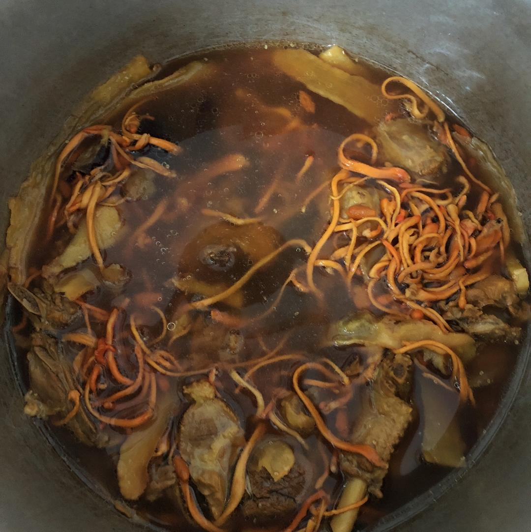 虫草花炖鸭汤