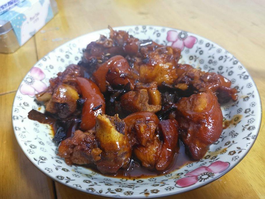 美味的家常菜：红烧猪蹄