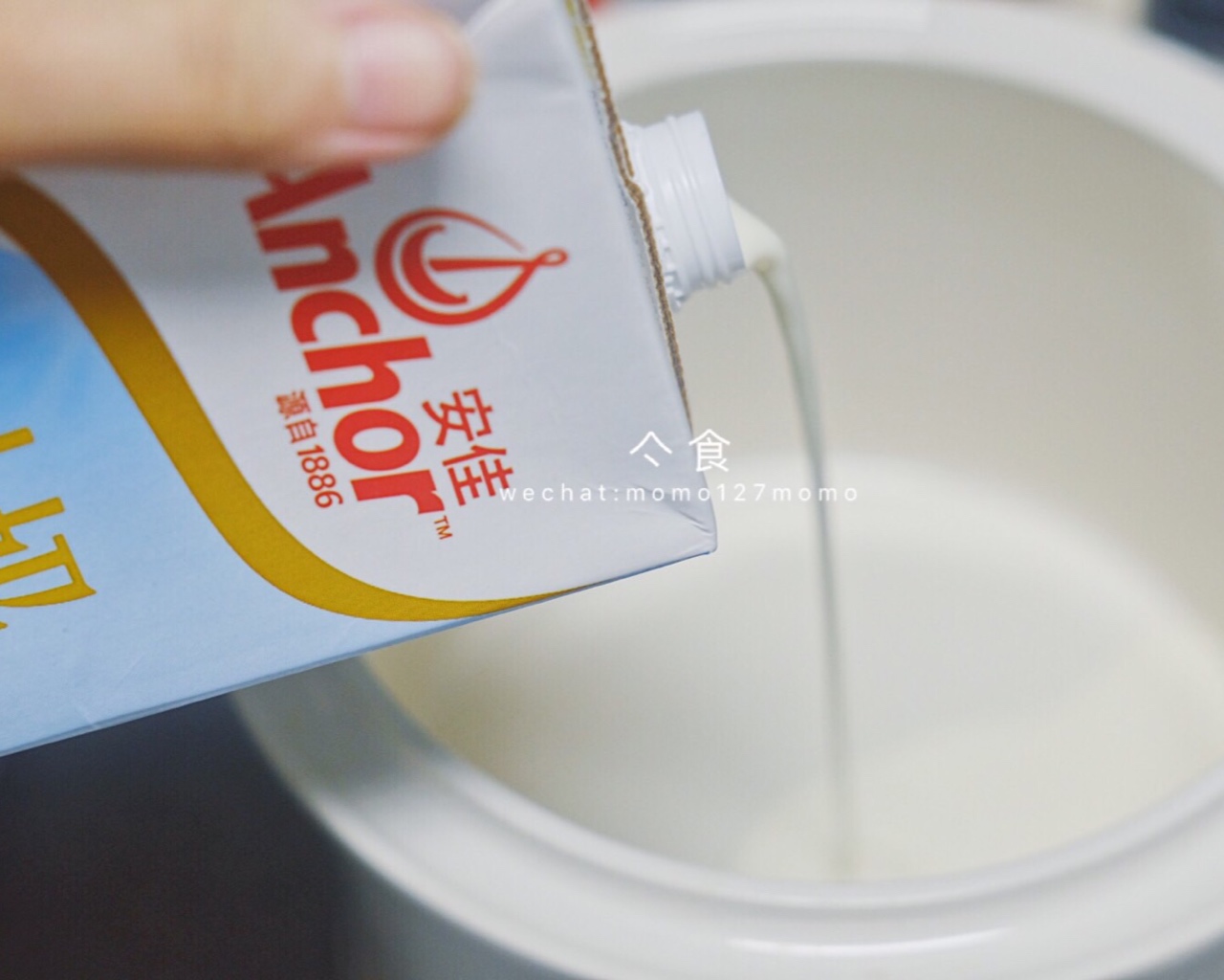 范冰冰力荐 - 养颜红枣花胶炖牛奶的做法 步骤7