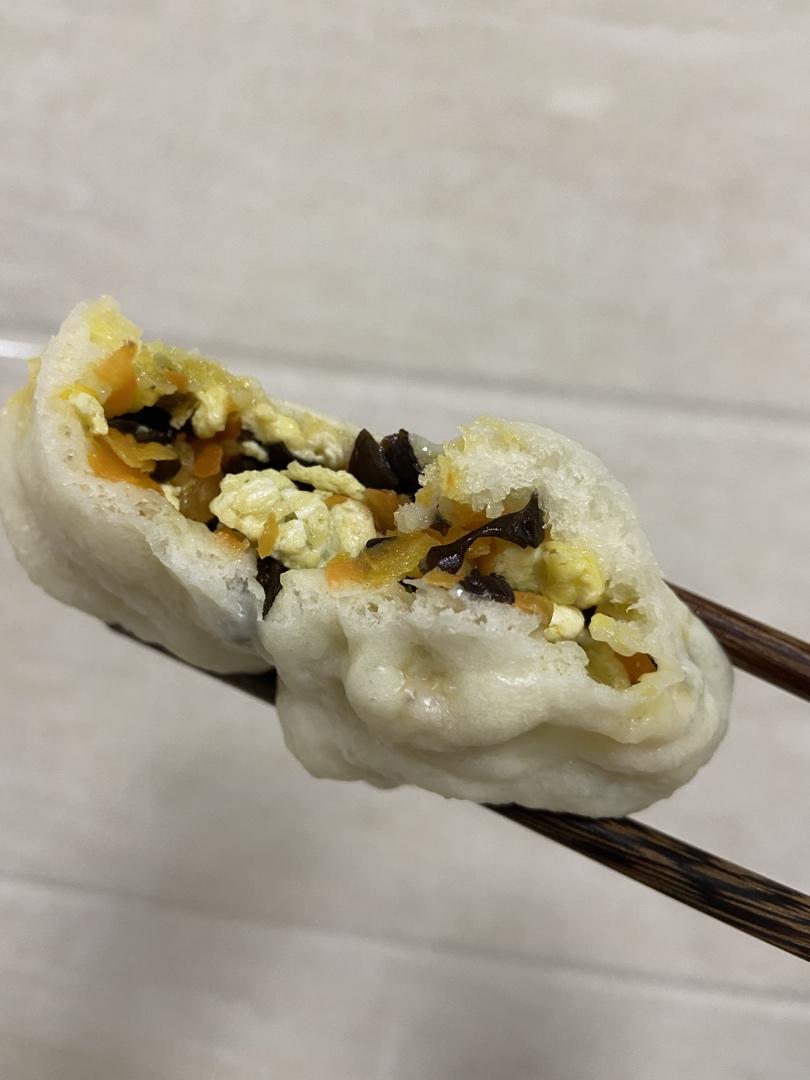胡萝卜木耳鸡蛋包子——素包子也可以很好吃~