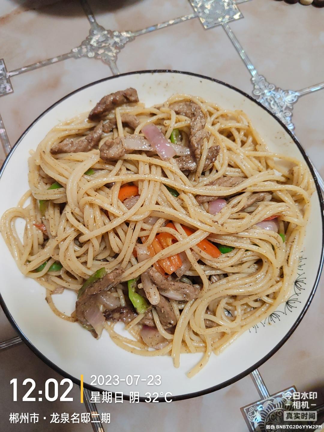 黑椒牛柳炒意粉